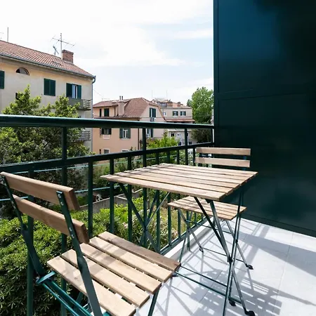 ゲストハウス Finest Leonilda