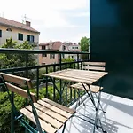 Gostinjska kuća Finest Leonilda-central With Balcony