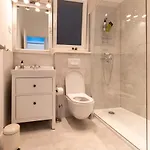 Πανσιόν Finest Leonilda-central With Balcony Σπλιτ