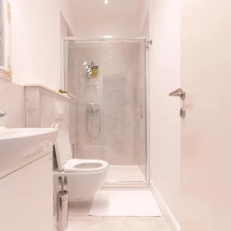 Finest Rooms Leonilda-Central Split-Balcony&City View Options Split