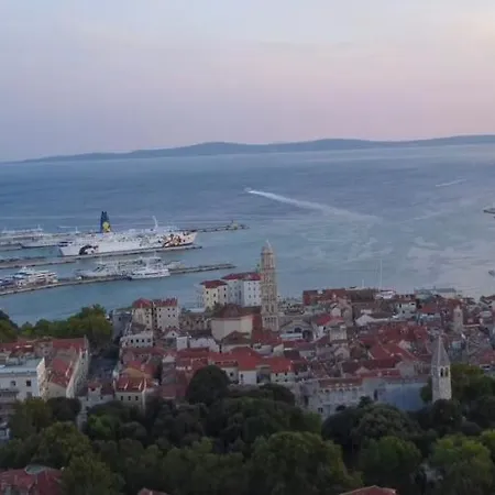 Finest Leonilda Split