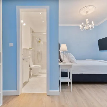 Pensjonat Finest Leonilda-central With Balcony 4*