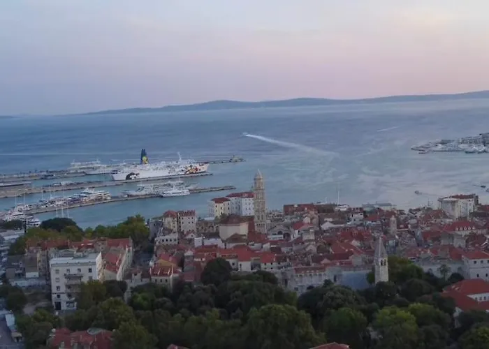 Finest Leonilda 스플리트